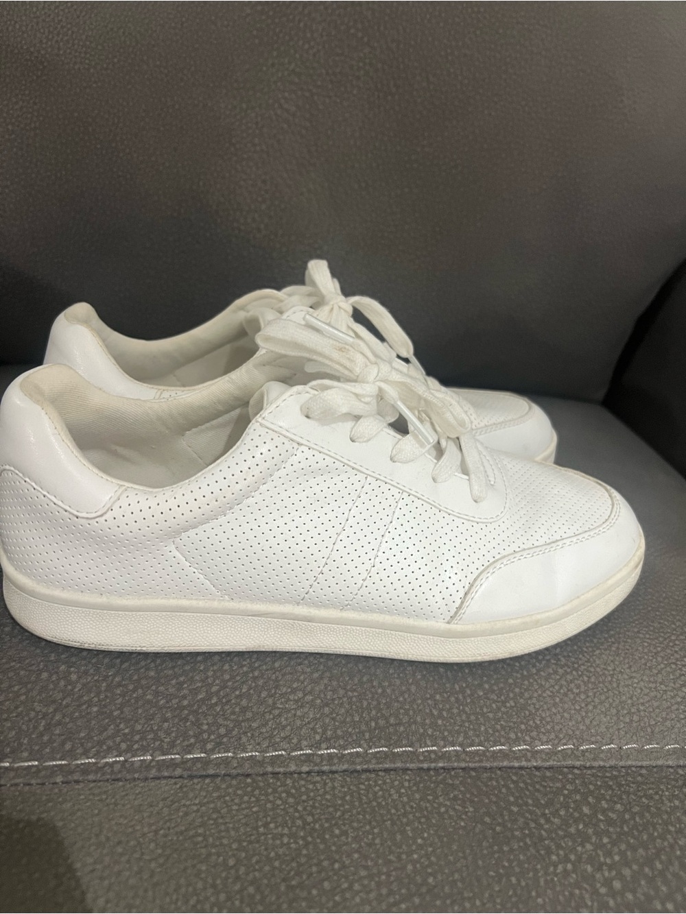 Old Navy Women White Low-Top Casual Sneakers